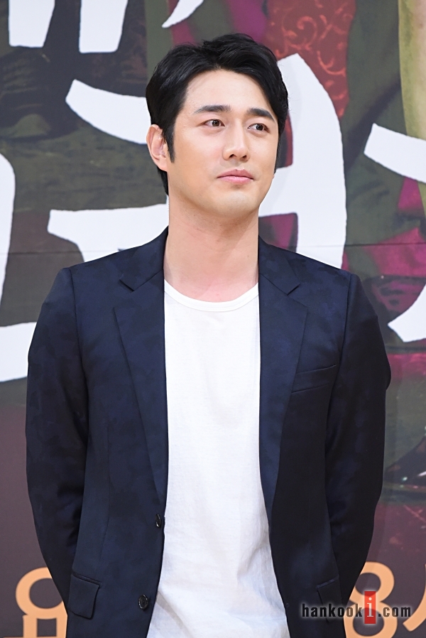 조한선 '조각 같은 외모'