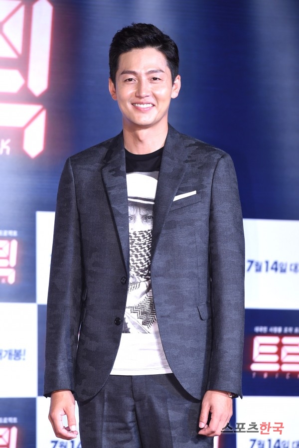 이정진, 여심 흔드는 훈훈한 미소