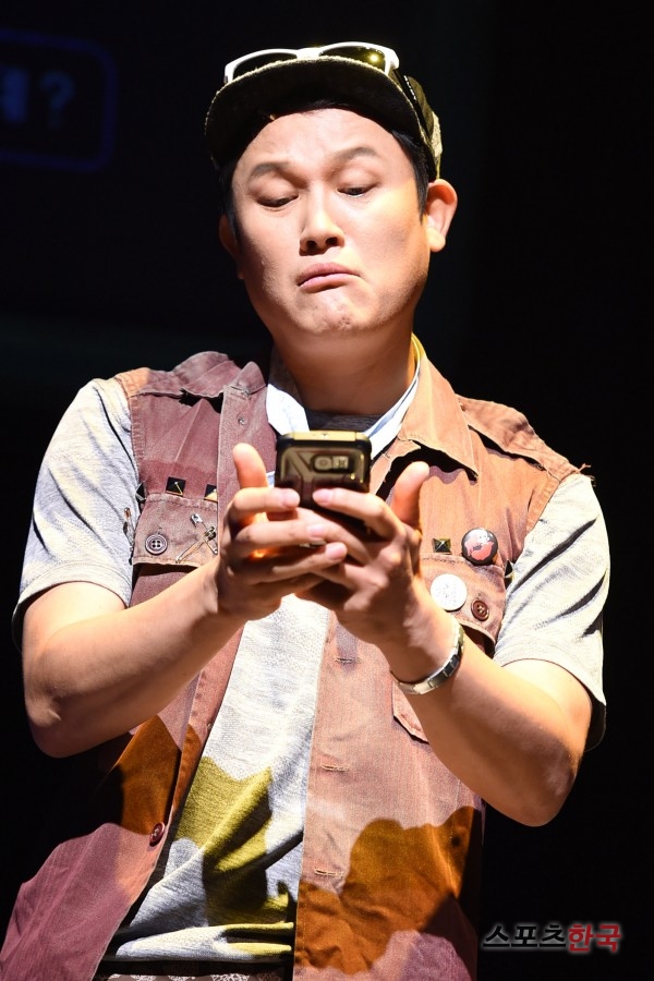 강성진, 코믹한 표정 연기