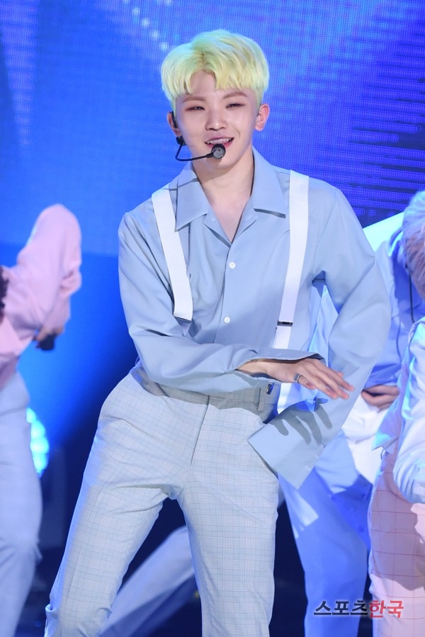 세븐틴 우지 '매력적인 미소~'
