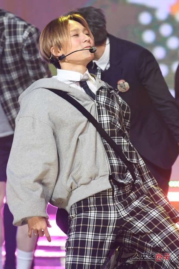 펜타곤 이던 '찰랑이는 머릿결'