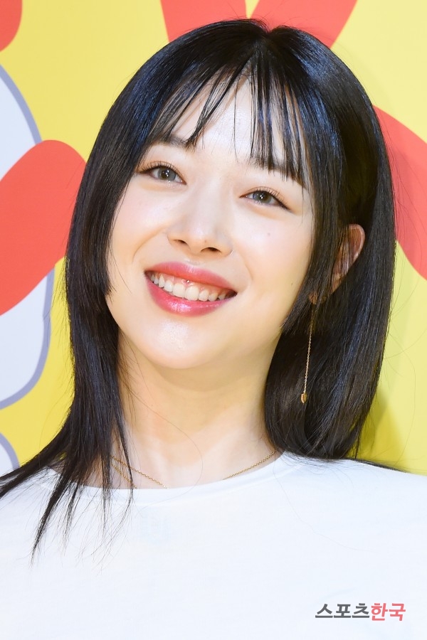설리, 귀엽게 소화한 시스루 헤어