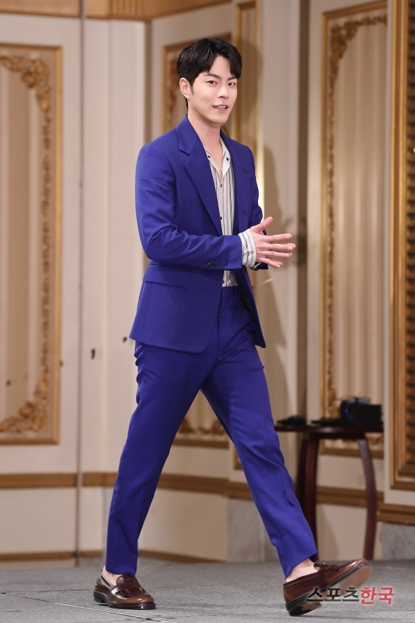 홍종현, 성큼성큼 모델 워킹 (세상에서 제일 예쁜 내 딸)