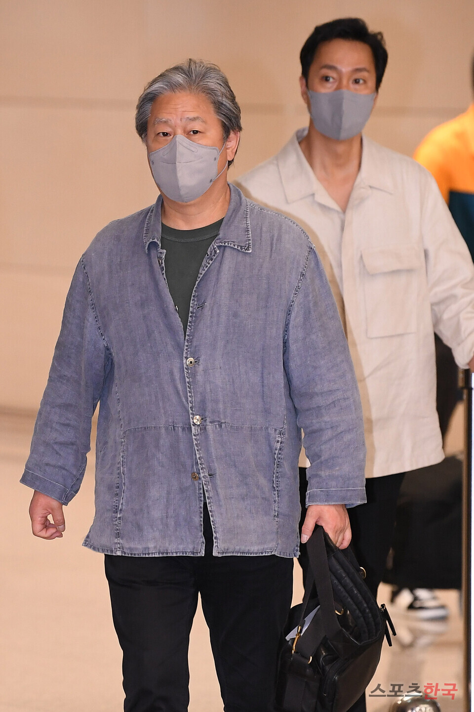 박찬욱 감독, 칸 영화제 감독상 품고 귀국