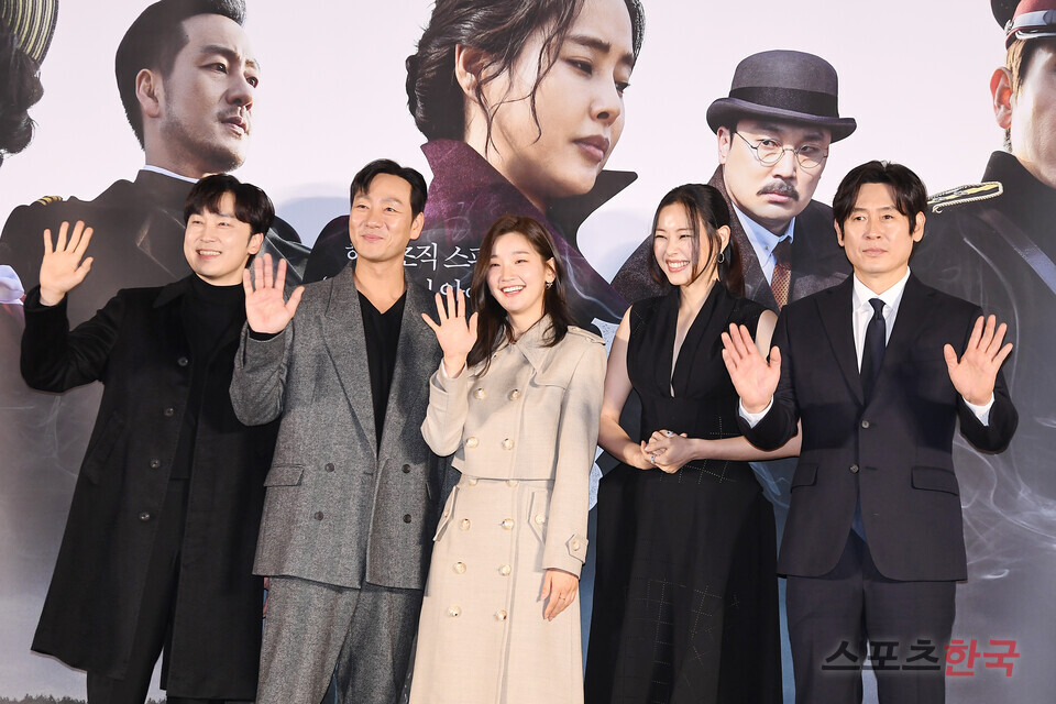 영화 '유령' 주역들 '화기애애'