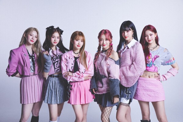 스테이씨, '테디 베어' 초동 34만 장 돌파…한터차트 주간 월드·음반 1위 스테이씨, '테디 베어' 초동 34만 장 돌파…한터차트 주간 월드·음반 1위