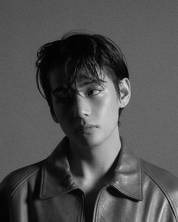 방탄소년단 뷔, 매혹적 비주얼 화보 '뷔컷' 공개