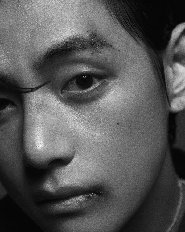 방탄소년단 뷔, 매혹적 비주얼 화보 '뷔컷' 공개