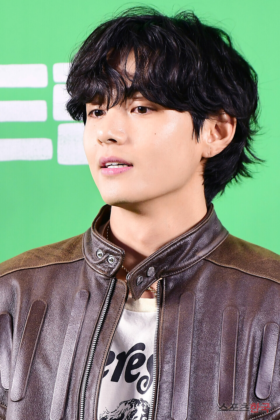 방탄소년단 뷔, 조각같은 옆모습