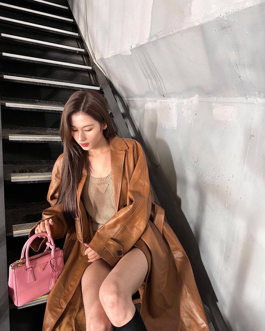 트와이스 사나, 짧아도 너무 짧은 바지에 꿀벅지 노출 '아슬아슬 섹시미' 트와이스 사나, 짧아도 너무 짧은 바지에 꿀벅지 노출 '아슬아슬 섹시미'