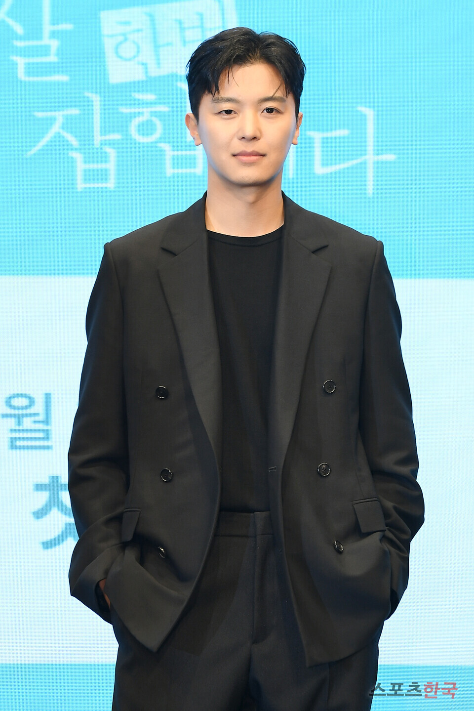 연우진, 형사의 눈빛