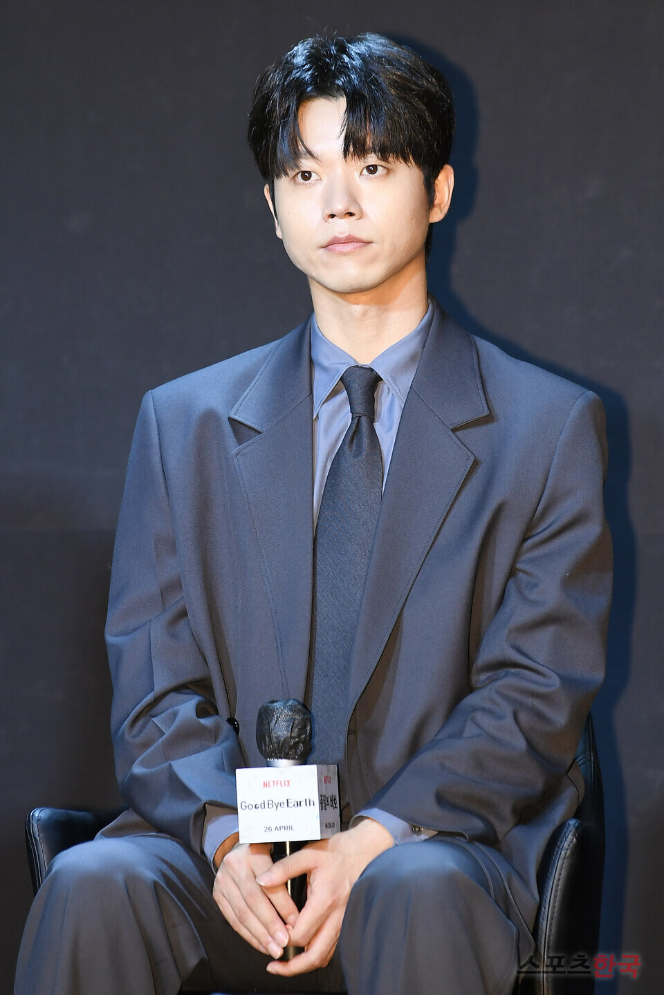 전성우, 진지한 눈빛