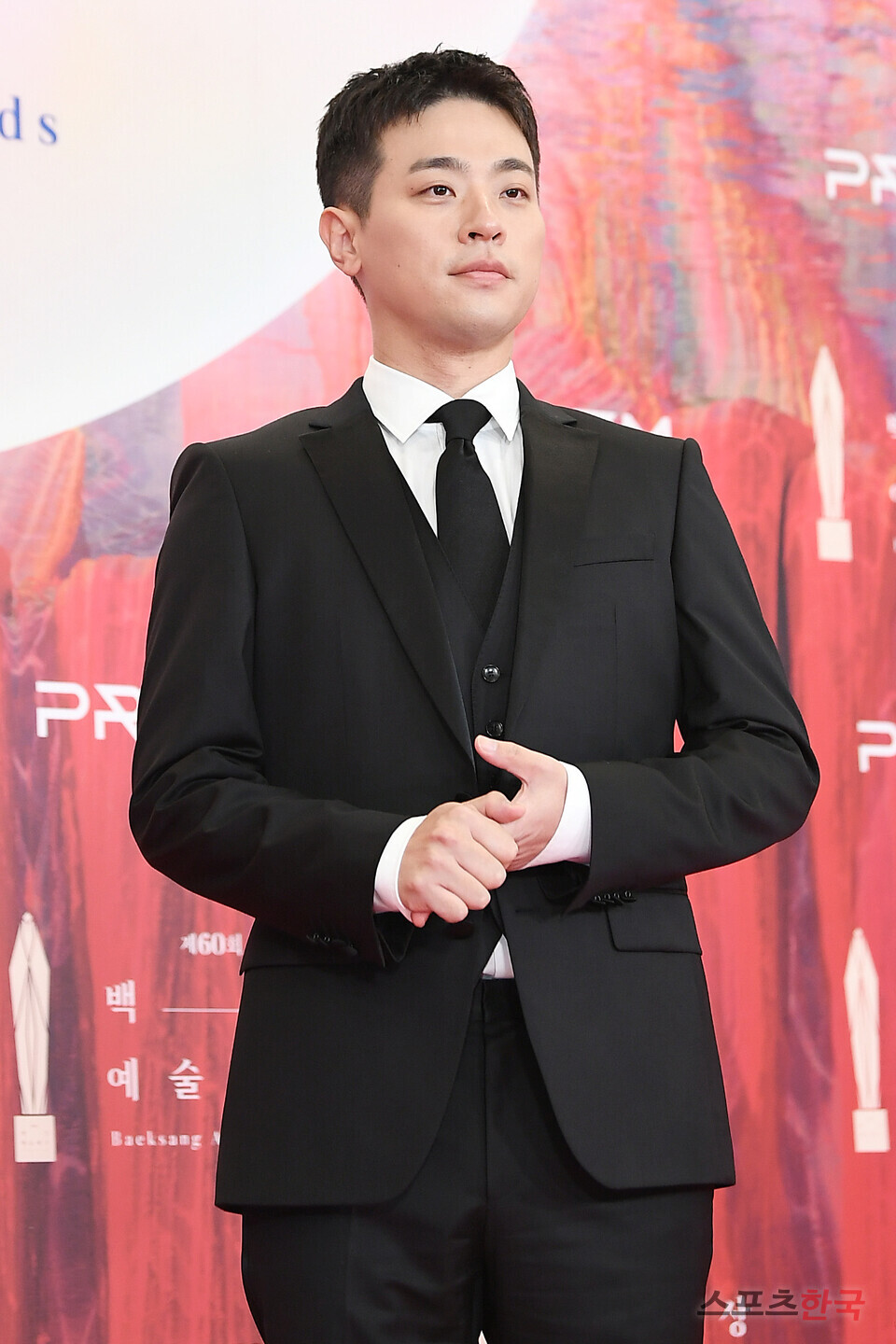 박정민, 진지한 엔딩 포즈