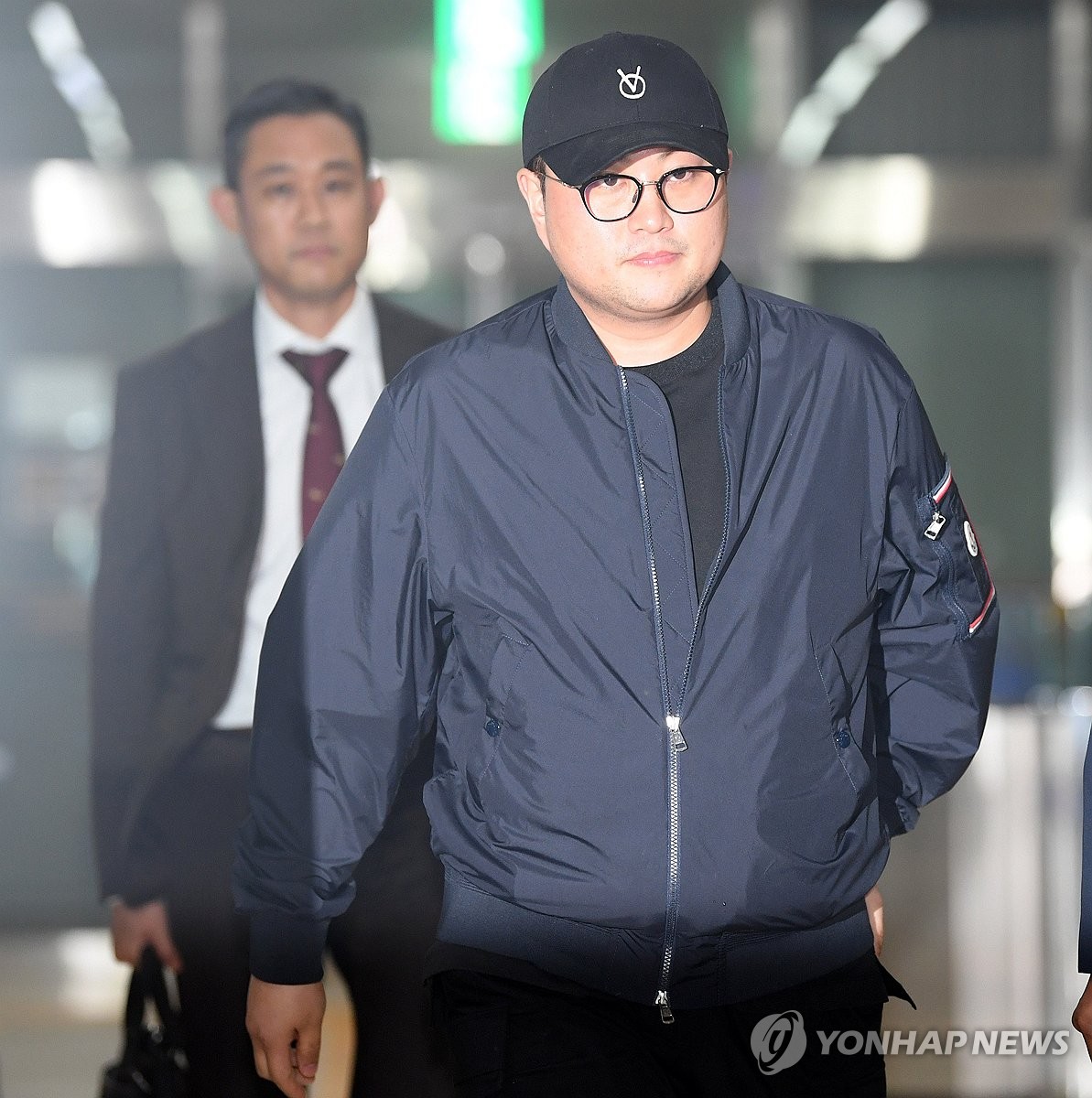 김호중, 23・24일 공연 소화 후 활동 중단...경찰, 구속영장 신청