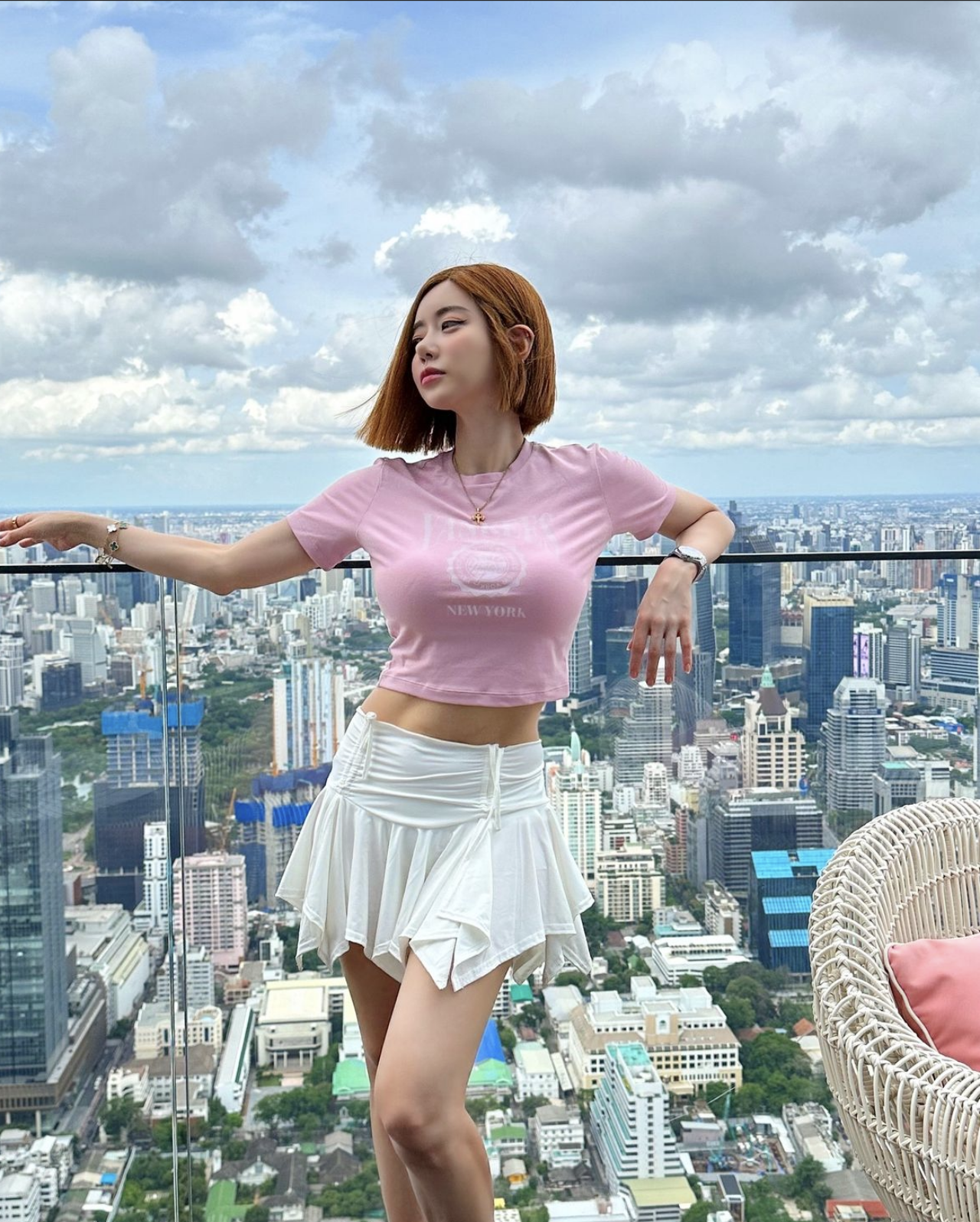 DJ 소다, 크롭티 뚫을 것 같은 볼륨감…선명한 복근 '눈길'