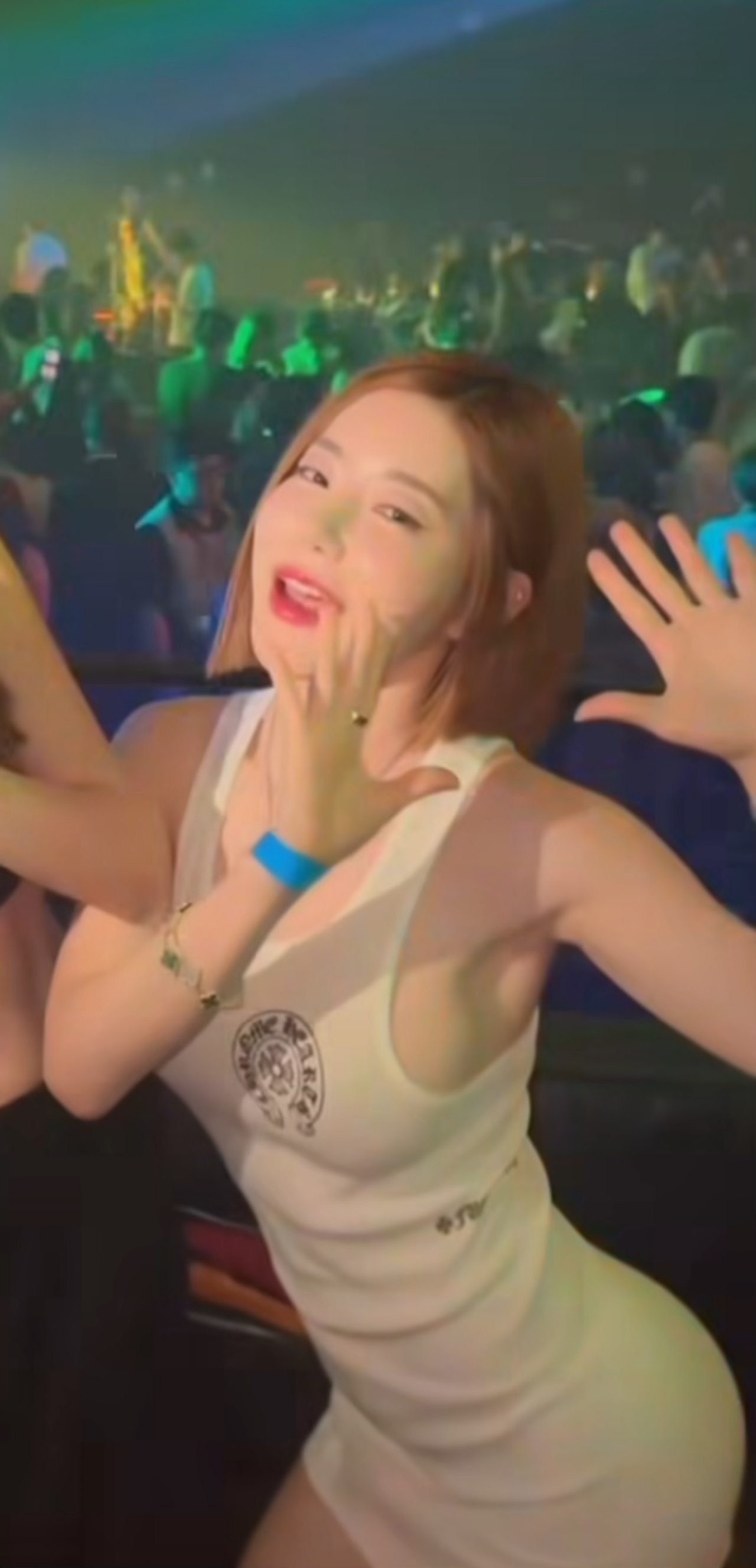 DJ소다, 민소매 속 출렁이는 볼륨감…독보적 글래머 몸매