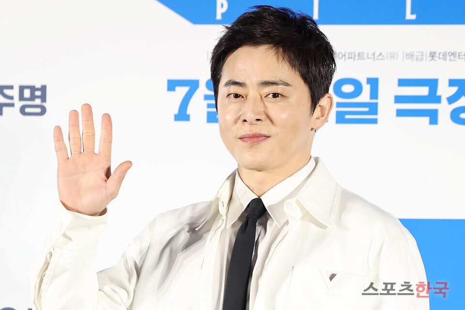 조정석, 눈빛 찌릿