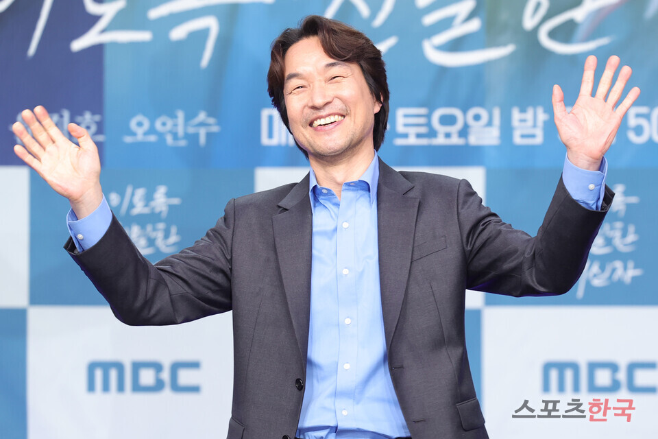 한석규, 기분 좋은 미소