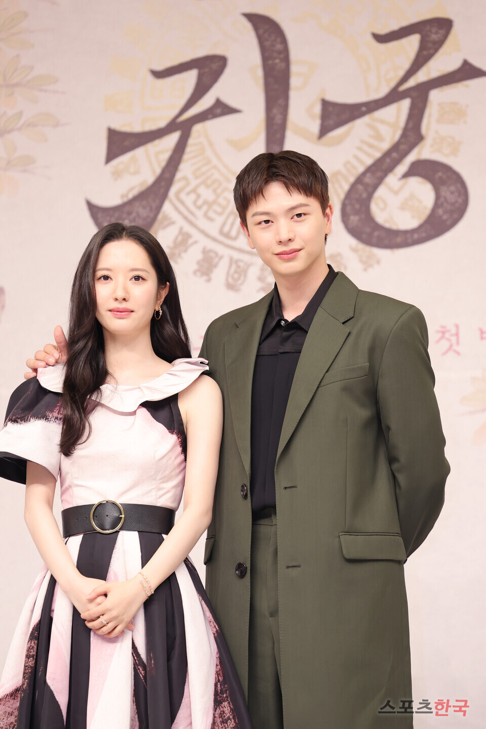 육성재·김지연, '귀궁' 계속 보고싶은 투샷