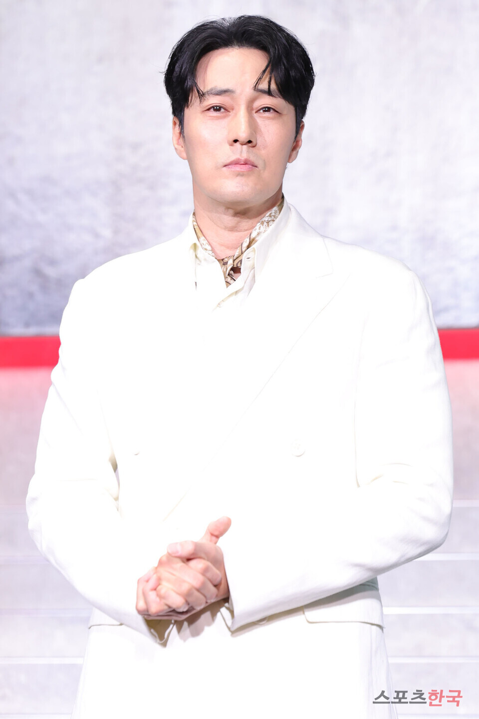 소지섭이 '김부장'에서 특수요원 출신 딸바보 아빠 역을 맡는 모습