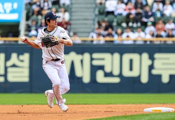 진짜 떠난 김재호… '무주공산' 두산 주전 유격수 자리는 누가 차지할까