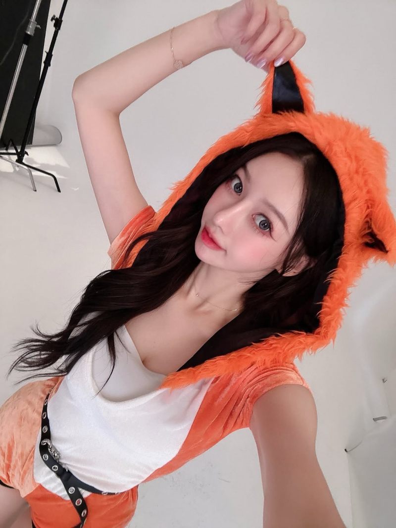 치어리더 이아영, 보디슈트에 귀 달린 모자 '여우' 변신…얼굴도 몸매도 '홀릴 듯'[스한★그램]