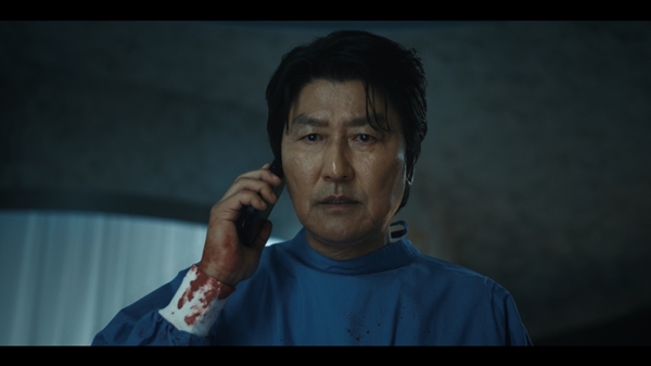 넷플릭스 시리즈 '성난 사람들' 시즌 2의 송강호 스틸컷