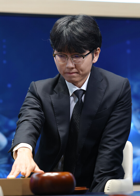 신진서 9단, AI 카타고 격파