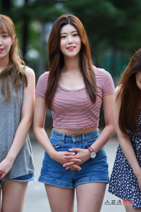 브레이브걸스 하윤, 막내 느낌 없는 자태 (뮤직뱅크 출근길)