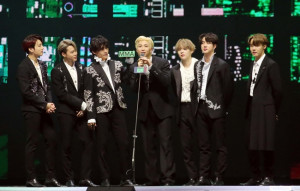 방탄소년단, 'MMA 2019'서 4개 대상 올킬… "아미의 등불 되겠다"