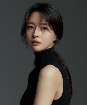<b>권나라</b>, 주원·수애·이다희와 한솥밥… <b>고스트 스튜디오</b>와 전속계약 체...