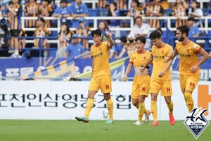 홍명보 걱정 현실로... '건치' 넷 빠진 광주, '잇몸'으로 선두 울산 잡았...