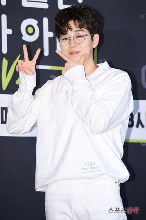 <b>딘딘</b>, <b>자립준비청년</b> 위해 1천만 원 <b>기부</b> "받은 사랑 나누고파"