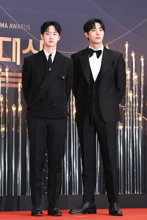 <b>장동윤</b>-추영우 '훈훈해'