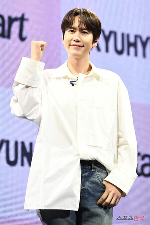 '<b>컴백</b>' <b>규현</b> "<b>안테나</b> 아직 데면데면, 소심하게 싫다고 한다"