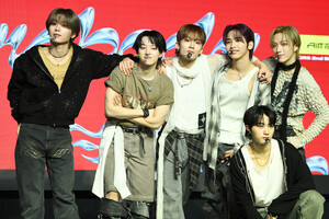 <b>에이머스</b>, '썸바디'로 9개월 만에 <b>컴백</b>