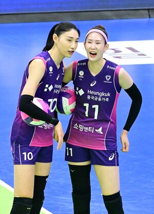 <b>윌로우</b> 없어도 김연경 있다… <b>흥국생명</b>, 풀세트 끝 IBK 제압
