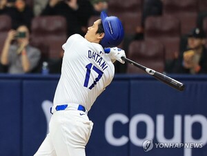 <b>오타니</b> 헬멧 벗긴 키움 후라도 "기분 좋았다"[고척에서]