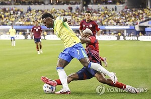'피파랭킹 4위' 브라질, '19슈팅' 때리고도 52위 <b>코스타리카</b> 못이겼다[<b>코파</b> 아...