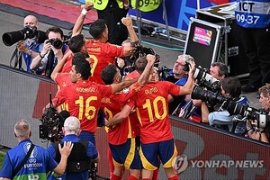 '무적함대가 전차 부쉈다'... <b>스페인</b>, 연장 끝에 '개최국' <b>독일</b> 잡고 4강행[유...