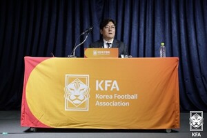 이임생 <b>이사</b> "<b>홍명보</b>, 외인 <b>감독</b>과 연봉 동등할 것"