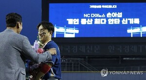<b>손아섭</b>, 무릎 십자인대 부상으로 장기이탈… NC 주장 <b>박민우</b>로 교체