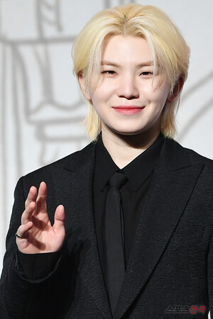 <b>세븐틴 우지</b>, AI작사·작곡설 반박…"모든 작곡 인간이 한다"