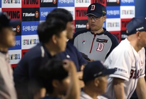 '5위와 1G차' <b>두산</b>, 코치진 개편 단행 "분위기 쇄신 차원"