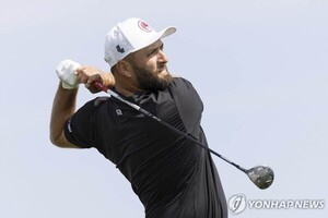 욘람, LIV <b>골프</b> 종합 <b>우승</b>… 하루에 298억원 벌었다