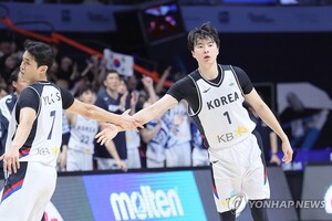 '男 <b>농구</b> 에이스' 이현중, 호주전 활약 어땠나[스한 이슈人]