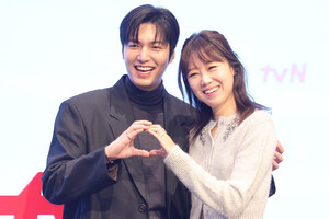 <b>이민호</b>·<b>공효진</b>, 달달한 하트