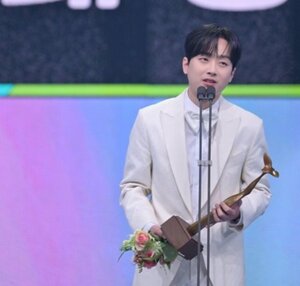'<b>대상</b>' 이찬원, "안주하지 않겠다"… 최고의 프로그램 '불후의 명곡' ('...