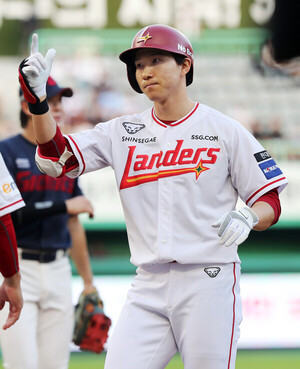 <b>박성한</b> 3억7천-<b>조병현</b> 350% 인상… <b>SSG</b>, 2025시즌 선수단 <b>연봉</b> 재계약 완...