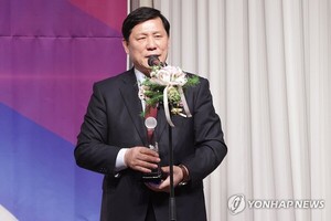 <b>허구연 KBO</b> 총재, 2025 신년사 공개 "지속가능한 천만<b>관중</b> 기반 조성할 ...